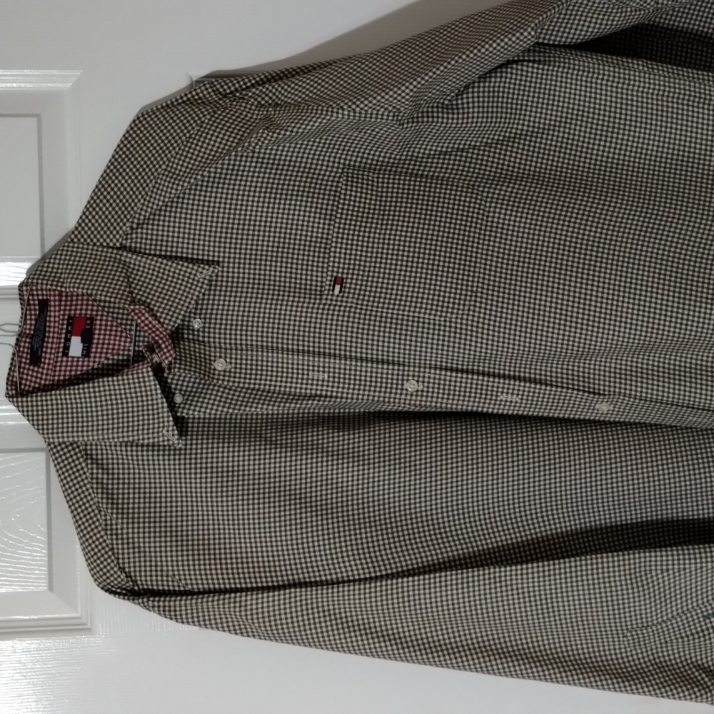 Tommy Hilfiger XL long sleeve button down shirt plaid